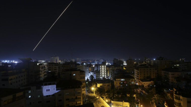 Israel ataca Gaza después de que militantes palestinos dispararan cohetes