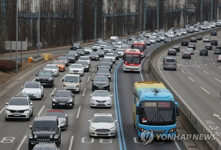 (LEAD) Traffic congestion heavy on Lunar New Year
