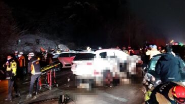 (2nd LD) One in cardiac arrest, 3 others seriously injured in 40-car pile-up