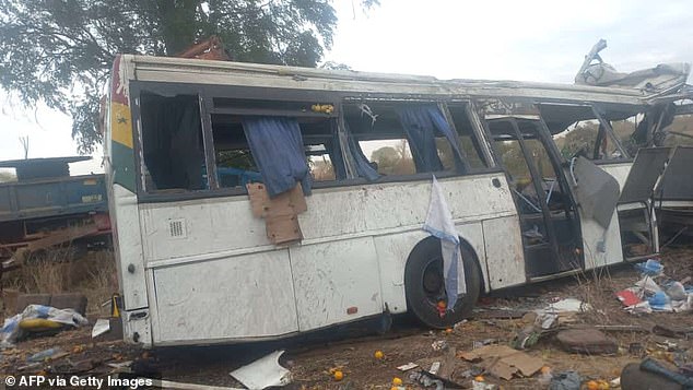 Se confirma la muerte de 40 personas y 85 resultaron heridas cuando dos autobuses chocaron cerca de Kaffrine en el centro de Senegal hoy.