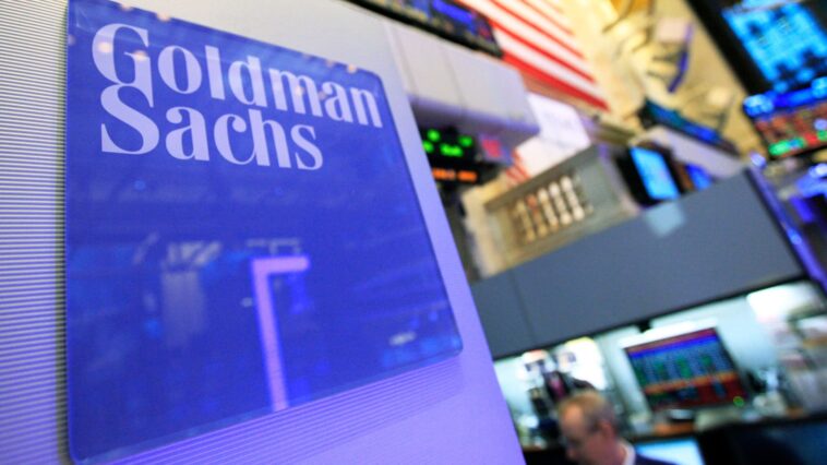 Acciones que realizan los mayores movimientos al mediodía: Goldman Sachs, Morgan Stanley, Roblox, Alibaba y más