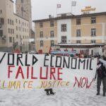 Activistas climáticos en Davos protestan por el papel de las empresas petroleras en WEF