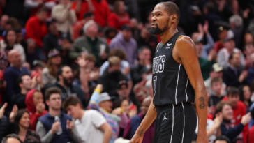 Actualización de la lesión de Kevin Durant: la estrella de los Nets deja el juego contra el Heat con un problema en la rodilla derecha;  Resonancia magnética programada para el lunes