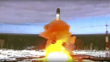 Rusia prueba lanza el temido misil Sarmat 'Satan 2' en abril del año pasado, mientras la amenaza nuclear sigue siendo alta
