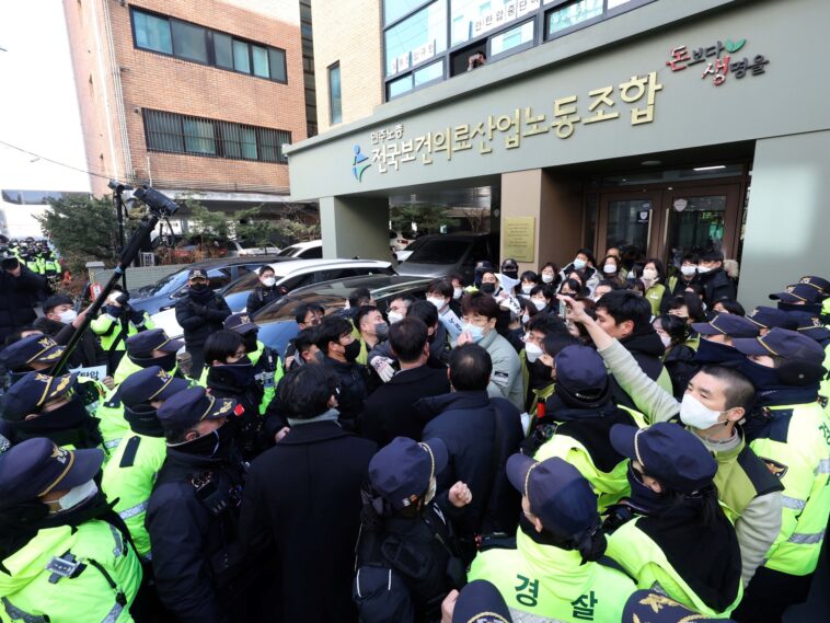 Agencia de espionaje de Corea del Sur allana sindicatos por presuntos vínculos con Corea del Norte