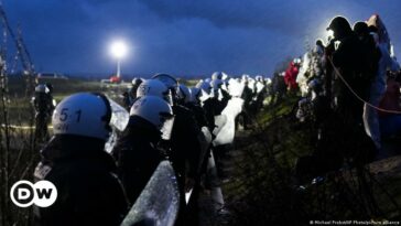 Alemania: la policía expulsa a los activistas climáticos de la aldea del carbón