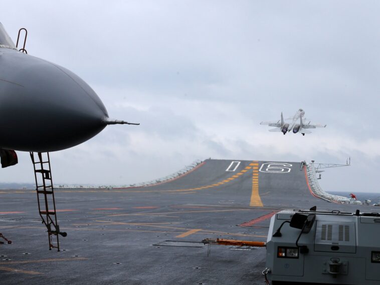 Armada china realiza 'ejercicios de confrontación' en Mar Meridional de China