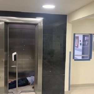Ataque armado a hospital deja un muerto en Ecuador