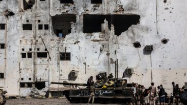 Autoridades libias encuentran fosa común en antiguo bastión de ISIL