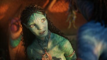 Tsireya shining in sunlight, as she looks up with concern in Avatar: The Way of Water.