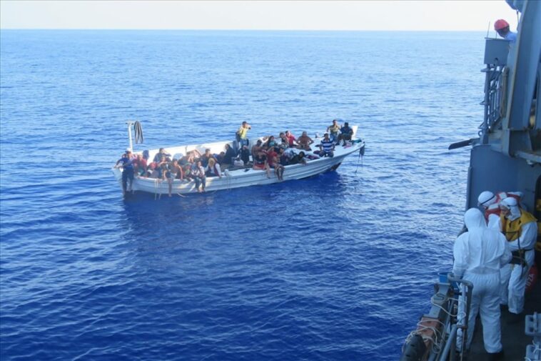 Barco con 200 inmigrantes se hunde frente a la costa de Líbano