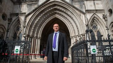 Andrew Green frente a los Tribunales Reales de Justicia, donde demandó a Betfred por 1,7 millones de libras.
