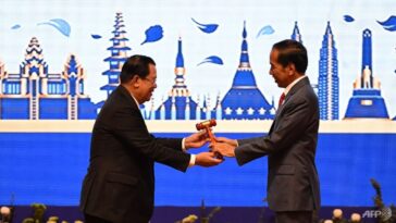 COMENTARIO: Relevo de la batuta de la ASEAN de Camboya a Indonesia
