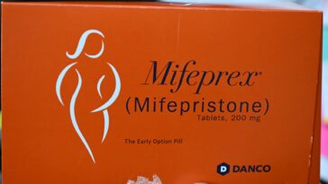 CVS y Walgreens planean vender la píldora abortiva mifepristona en las farmacias después del cambio de regla de la FDA