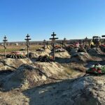 Se ha llenado tumba tras tumba en este cementerio de Krasnodar, donde descansan los criminales, liberados de prisión para unirse a las fuerzas invasoras de Moscú.