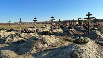 Se ha llenado tumba tras tumba en este cementerio de Krasnodar, donde descansan los criminales, liberados de prisión para unirse a las fuerzas invasoras de Moscú.