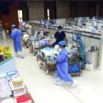 China informa alrededor de 60,000 muertes relacionadas con COVID en un mes, dice que las hospitalizaciones están cayendo
