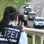 Conductor esquiva a policías alemanes en persecución a alta velocidad