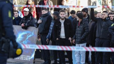 Corán quemado frente a mezquita de Dinamarca y embajada de Turquía