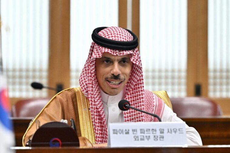 Davos 2023: el canciller saudita dice que Riad está tratando de encontrar un camino para el diálogo con Irán