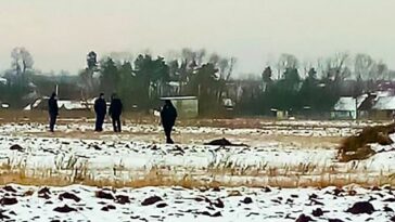 El cuerpo del desertor ruso Dmitry Perov, de 31 años, se pudrió en medio de un campo nevado después de que el soldado fuera asesinado a tiros por uno de los hombres de Vladimir Putin.
