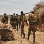 'Dos grandes explosiones': coches bomba matan al menos a 10 casas arrasadas en Somalia