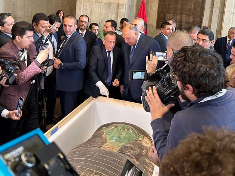 Egipto repatria el antiguo sarcófago Green Coffin saqueado de EE. UU.