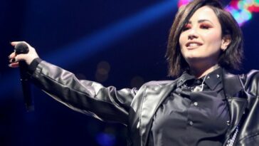 El anuncio del álbum de Demi Lovato en el Reino Unido es considerado "probablemente ofensivo para los cristianos" - Music News
