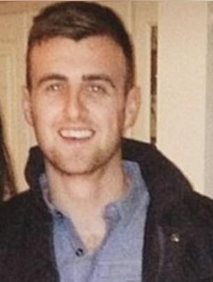 A Daniel Murtagh (en la foto), de 36 años, le cortaron la cara 'desde la sien hasta la barbilla' en la prisión de Midlands el martes y podría tener cicatrices de por vida, según los informes.