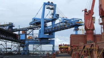 El bullicioso puerto de Maputo informa volúmenes récord, ya que SA alberga retraso
