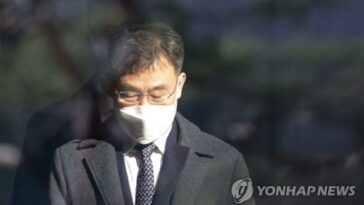 Chief editor of Hankyoreh newspaper steps down as reporter borrowed money from key figure in development scandal