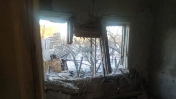 El ejército ruso bombardea la primera línea en la región de Donetsk.  civil herido