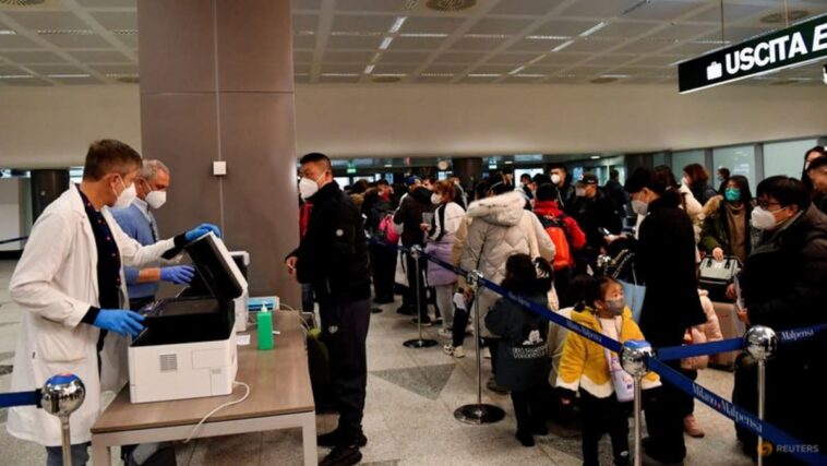 El grupo de aerolíneas IATA decepcionado con las medidas COVID-19 'instintivas' para los viajeros de China