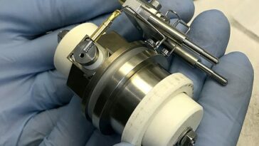 El láser es una versión reducida de un escáner de 400 libras utilizado en laboratorios que se puede guardar y mantener fácilmente en las cargas útiles de las misiones espaciales.