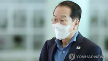 Unification minister to seek support for Yoon&apos;s &apos;audacious&apos; initiative at Davos forum