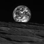 Asombroso: el primer orbitador lunar de Corea del Sur ha hecho todo lo posible para emular la icónica imagen de la Salida de la Tierra del astronauta del Apolo Bill Anders con una serie de impresionantes fotografías en blanco y negro de la Tierra y la Luna.