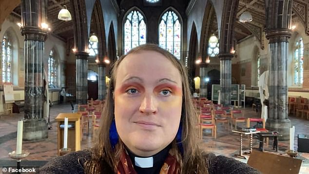 Bingo Allison, de 36 años, es homosexual y, según su conocimiento, es el primer sacerdote abiertamente no binario de la Iglesia de Inglaterra.