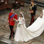 El príncipe William y su esposa Kate el día de su boda el 29 de abril de 2011, seguidos por el príncipe Harry y la dama de honor de Kate y su hermana, Pippa Middleton.