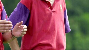El príncipe Harry fotografiado meses antes de cumplir 17 años en julio de 2001 en Cirencester Polo Club