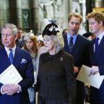 Se dice que William y Harry, fotografiados en 2007, se opusieron a que Charles se casara con la 'otra mujer' Camilla, afirma el nuevo libro del duque de Sussex.
