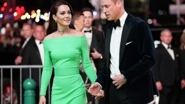 El príncipe William (con Kate) luciendo como Bond en un traje de noche de terciopelo completo con una pajarita negra en su premio Earthshot de £ 50 millones el 2 de diciembre