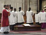En marcha el funeral del cardenal George Pell en el Vaticano