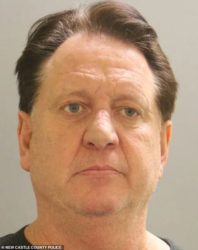 Benjamin Ledyard, de 55 años, enfrenta cargos de agresión por el ataque a su actual esposa Stephanie Ledyard, de 54 años, más de tres años después del asesinato de su anterior esposa, Susan Morrissey Ledyard.