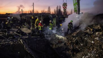Explosiones sacuden Kyiv en Ucrania en las primeras horas del día de Año Nuevo