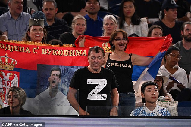 Se ha visto a un fanático en el Abierto de Australia con un símbolo de guerra ruso ultranacionalista