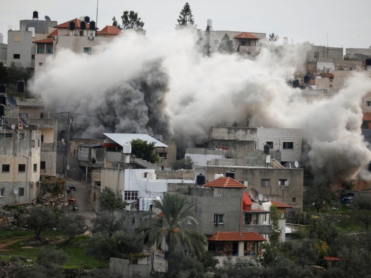 Fuerzas israelíes matan a dos palestinos en Cisjordania ocupada
