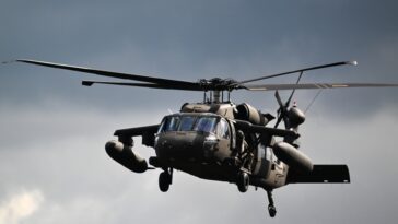 Helicópteros franceses recortados para Black Hawks estadounidenses