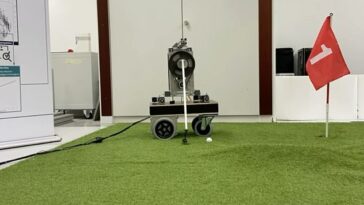 Golfi (en la foto) fue creado por la Universidad de Paderborn en Alemania.  El robot puede encontrar una bola en el green e incluso hundir un putt