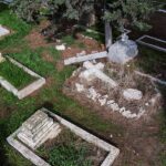 Los cristianos de Jerusalén quedaron indignados después de que dos hombres o niños destrozaran más de 30 tumbas en un cementerio protestante, en un acto descrito como