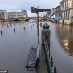 York: El río Ouse ha vuelto a desbordarse esta mañana en el centro de York